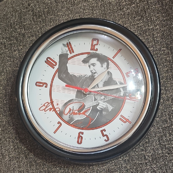Black and Red Elvis Presley Wall Clock - Picture 1 of 4